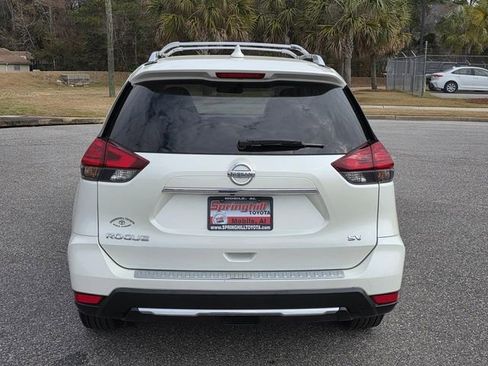 Used 2017 Nissan Rogue SV image 3