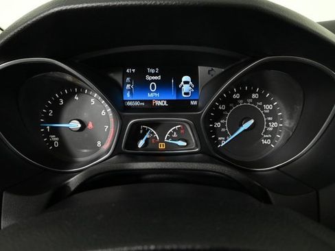 Used 2018 Ford Focus SE w/ SE Appearance Package image 20