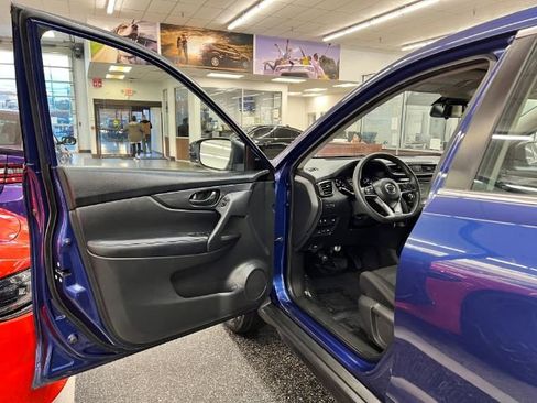 Used 2019 Nissan Rogue S image 13