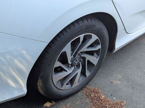 Used 2018 Honda Civic EX image 7