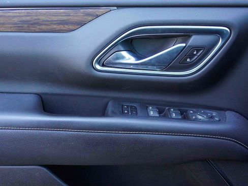 Used 2021 Chevrolet Suburban Premier w/ Premium Package image 15