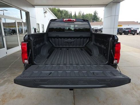 Used 2025 Chevrolet Colorado ZR2 AWD/4WD image 38