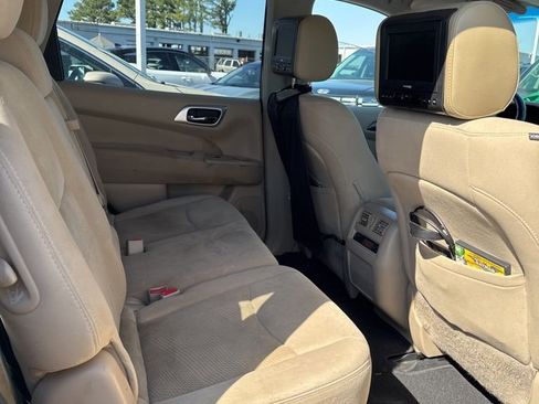 Used 2016 Nissan Pathfinder SV FWD image 6