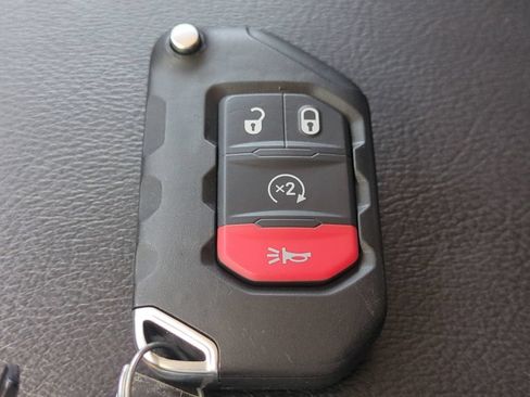 Used 2025 Jeep Wrangler Unlimited Sahara AWD/4WD image 31