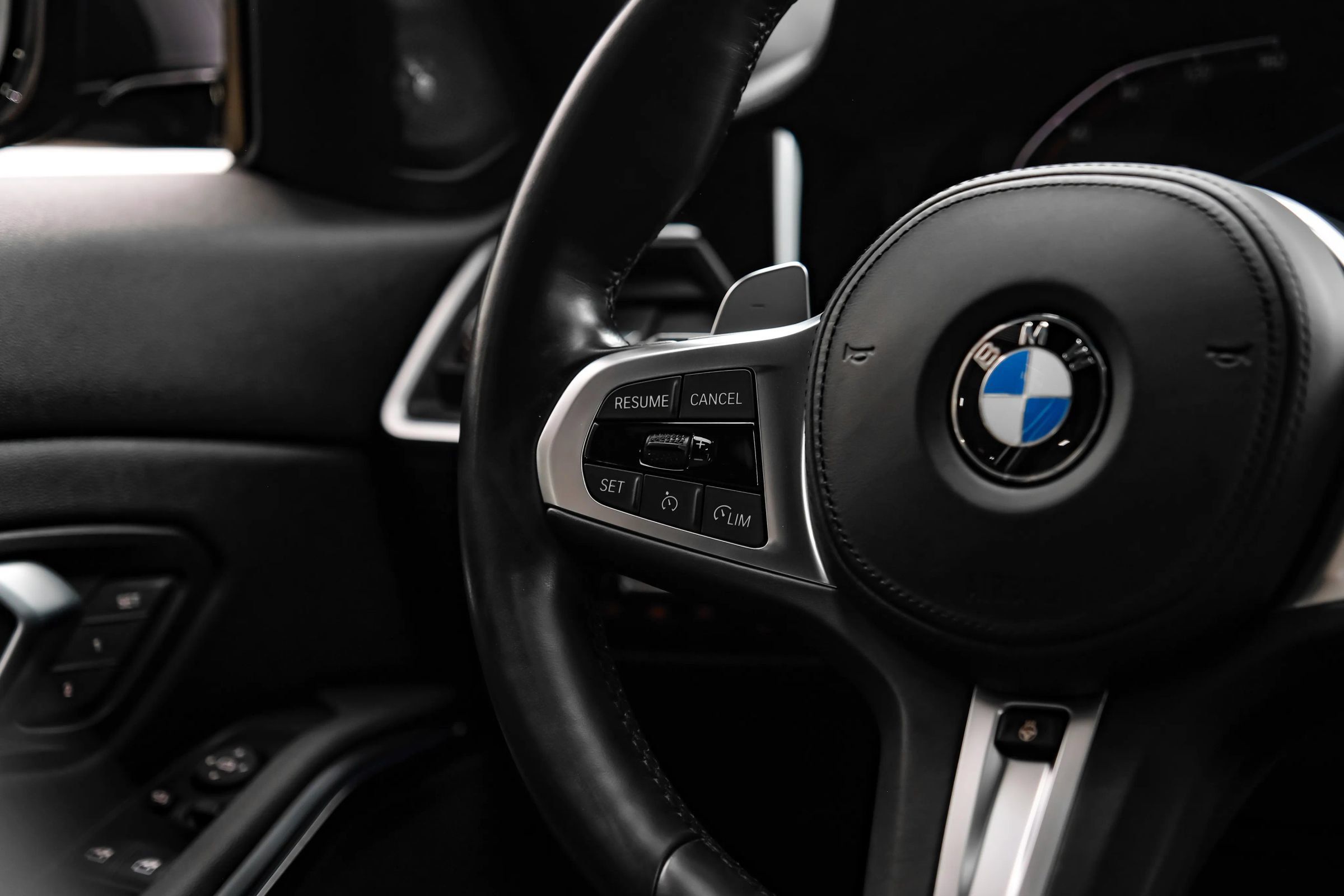 Used 2020 BMW 330i Sedan w/ M Sport Package RWD image 15