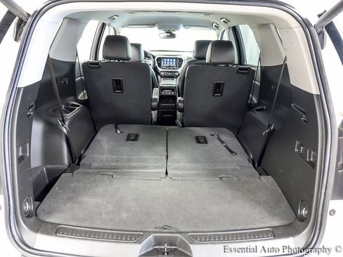 Used 2023 GMC Acadia SLT FWD image 20