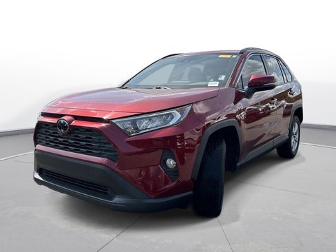 Used 2019 Toyota RAV4 XLE w/ Convenience Package image 2
