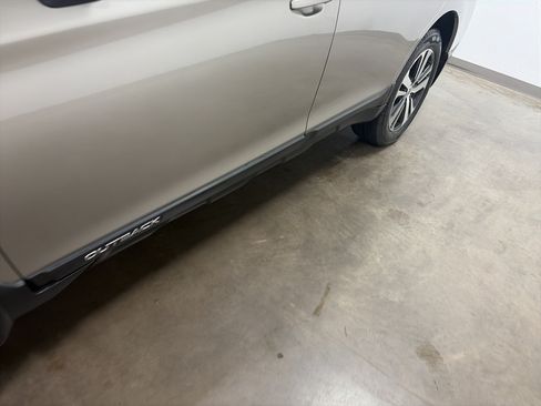 Used 2019 Subaru Outback 2.5i Limited w/ Popular Package #2 AWD/4WD image 10
