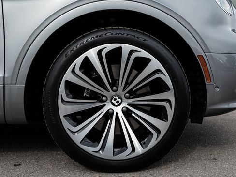 Certified 2022 Bentley Bentayga AWD/4WD image 16
