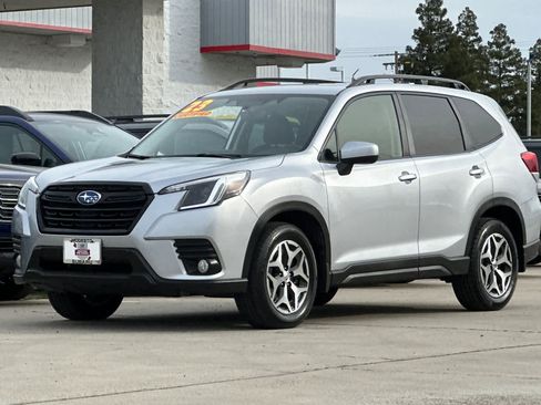 Used 2023 Subaru Forester Premium image 7