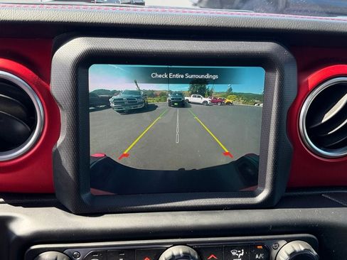 Used 2021 Jeep Gladiator Rubicon w/ Uconnect 4C Nav & Sound Group AWD/4WD image 17