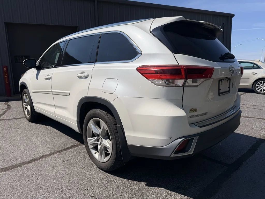 Used 2017 Toyota Highlander Limited w/ Protection Package #3 AWD/4WD image 2