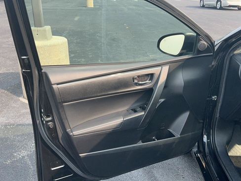 Used 2018 Toyota Corolla XLE FWD image 14