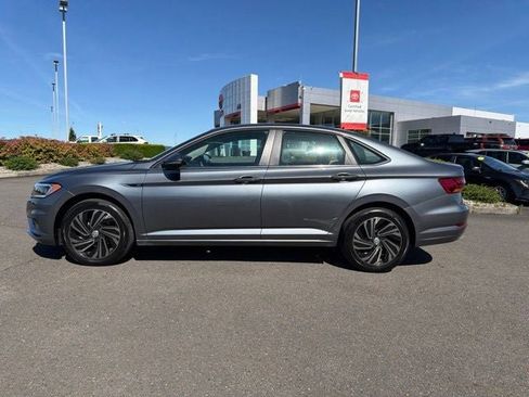 Used 2019 Volkswagen Jetta SEL Premium FWD image 2