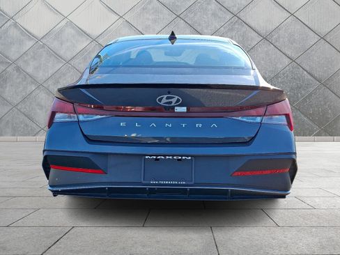 Certified 2025 Hyundai Elantra Sport image 6