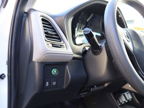 Used 2017 Honda HR-V LX image 25