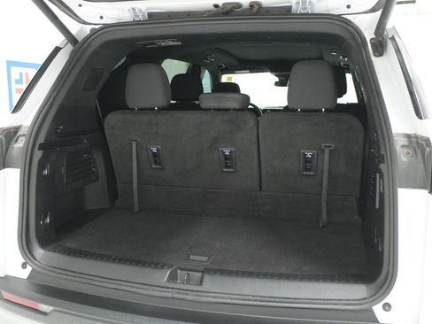Used 2024 Chevrolet Traverse LT FWD image 9