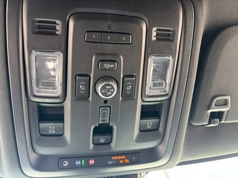 Used 2023 Chevrolet Tahoe Premier AWD/4WD image 16