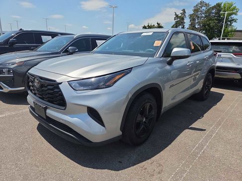 Used 2023 Toyota Highlander L FWD image 7