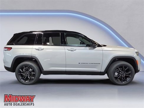 New 2025 Jeep Grand Cherokee Limited image 6
