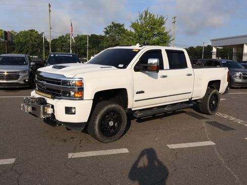 Used 2019 Chevrolet Silverado 2500 High Country w/ Duramax Plus Package AWD/4WD image 5