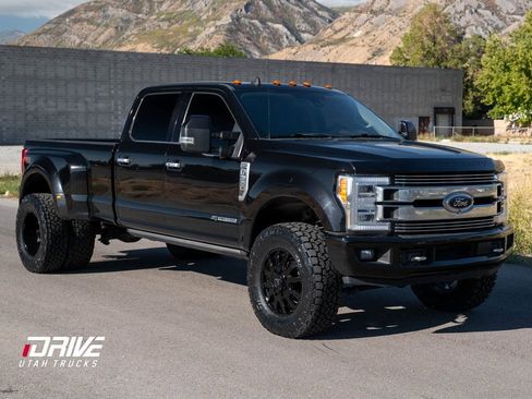 Used 2019 Ford F350 Limited image 2