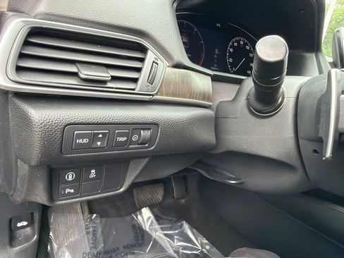 Used 2022 Honda Accord Touring image 31