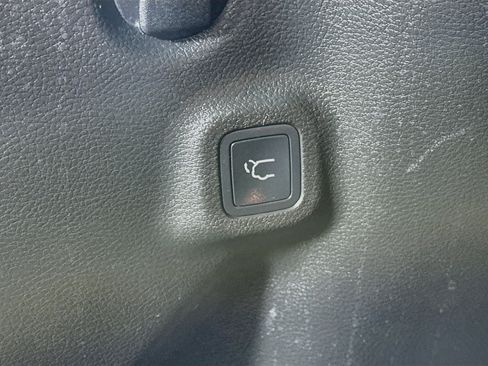 Used 2023 Jeep Compass Latitude w/ Sun and Sound Group AWD/4WD image 32