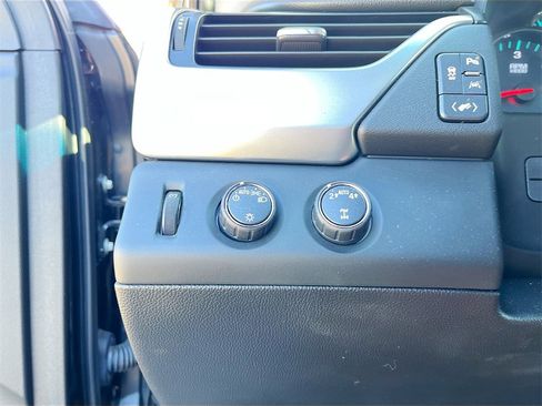 Used 2017 Chevrolet Suburban LT image 10