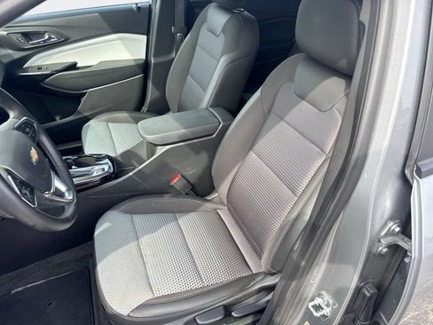 Used 2025 Chevrolet Trax LT w/ LT Convenience Package FWD image 11