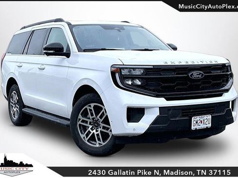 Used 2025 Ford Expedition Active AWD/4WD image 1