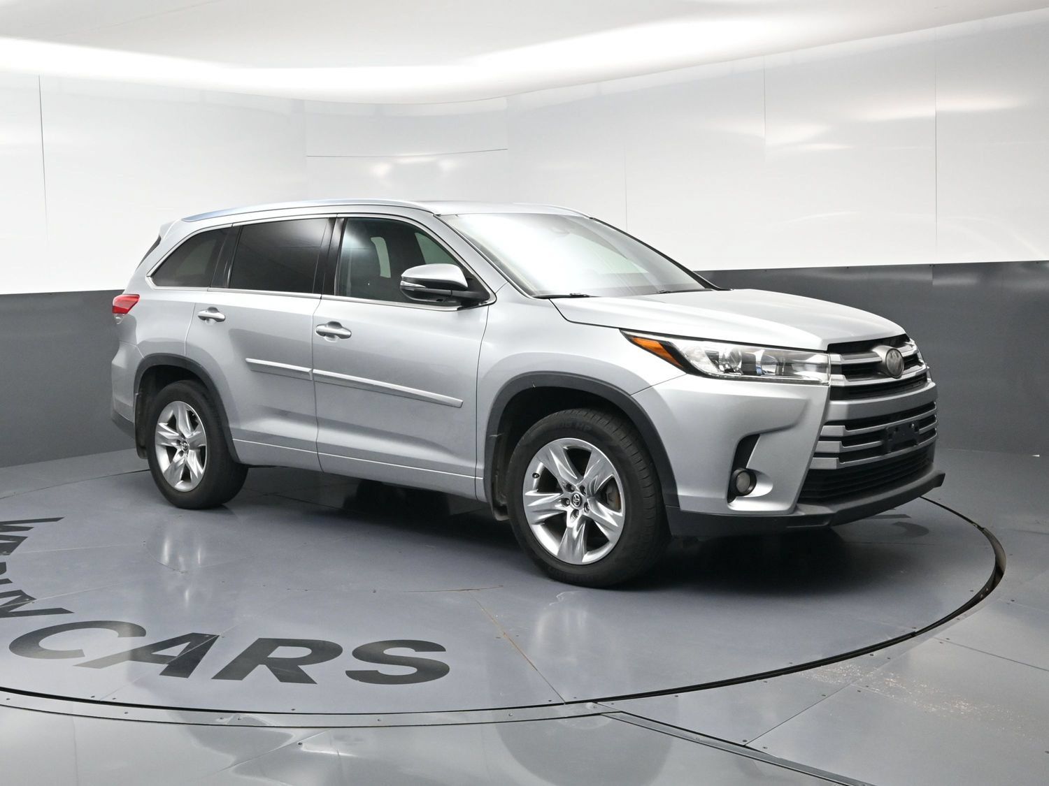 Used 2017 Toyota Highlander Limited w/ Protection Package #3 AWD/4WD image 2
