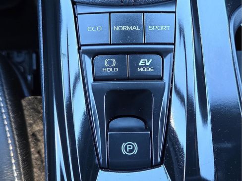 Used 2025 Toyota Camry SE image 17