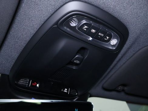 Used 2019 Volvo XC40 T5 R-Design image 27