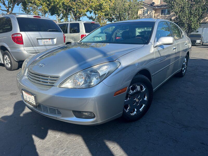 Used 2002 Lexus ES 330 w/ Premium Pkg FWD image 1