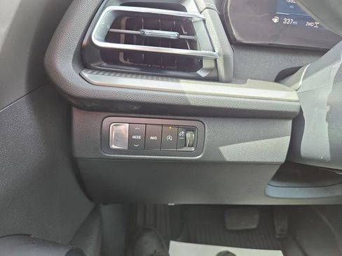 Used 2024 Chevrolet Traverse LT w/ Trailering Package AWD/4WD image 19