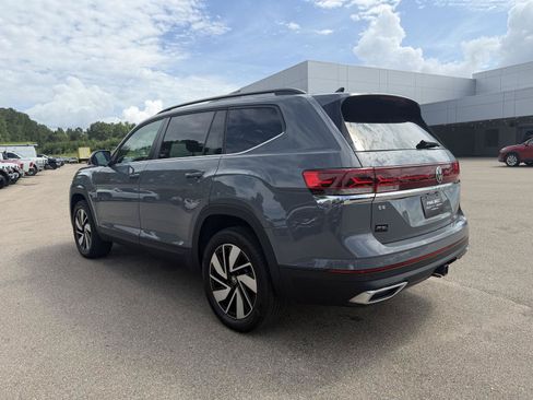 Used 2025 Volkswagen Atlas SE FWD image 4