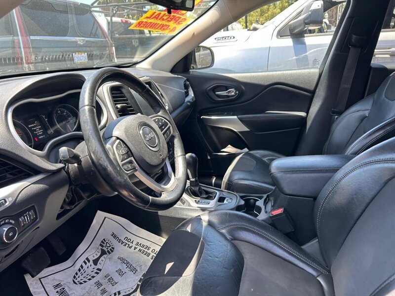 Used 2018 Jeep Cherokee Latitude Plus FWD image 17