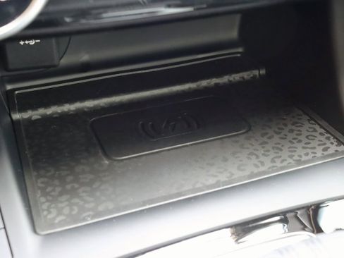 Certified 2024 Jaguar E-PACE R-Dynamic SE image 28