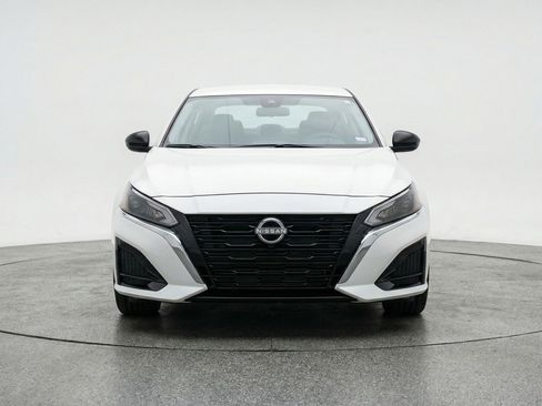 Used 2025 Nissan Altima 2.5 SV image 2