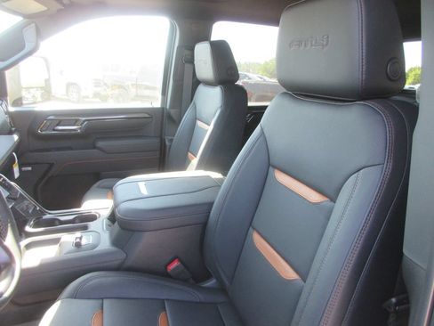 New 2026 GMC Sierra 2500 AT4 w/ AT4 Premium Plus Package AWD/4WD image 13