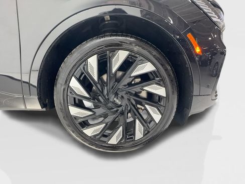 Used 2024 Lincoln Nautilus Reserve w/ Equipment Group 203A AWD/4WD image 12
