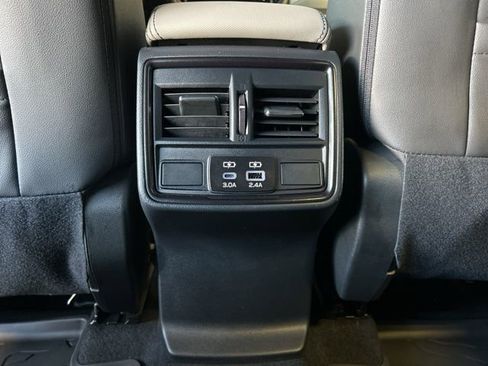 Used 2025 Subaru Forester Limited image 32