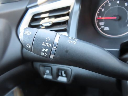 Used 2023 GMC Acadia SLE w/ Driver Convenience Package image 21