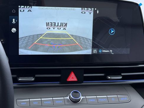 New 2025 Hyundai Elantra Limited image 18