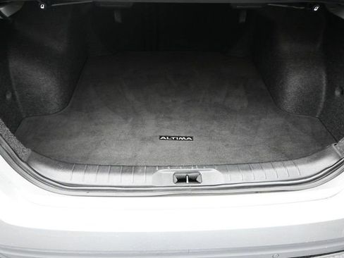 Used 2024 Nissan Altima 2.5 SV image 30