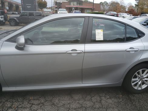 Used 2025 Toyota Camry LE image 4