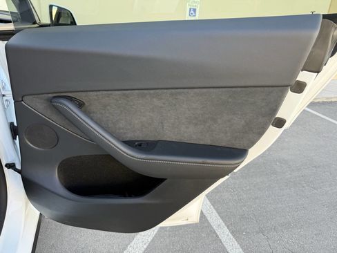 Used 2024 Tesla Model Y Long Range AWD/4WD image 25