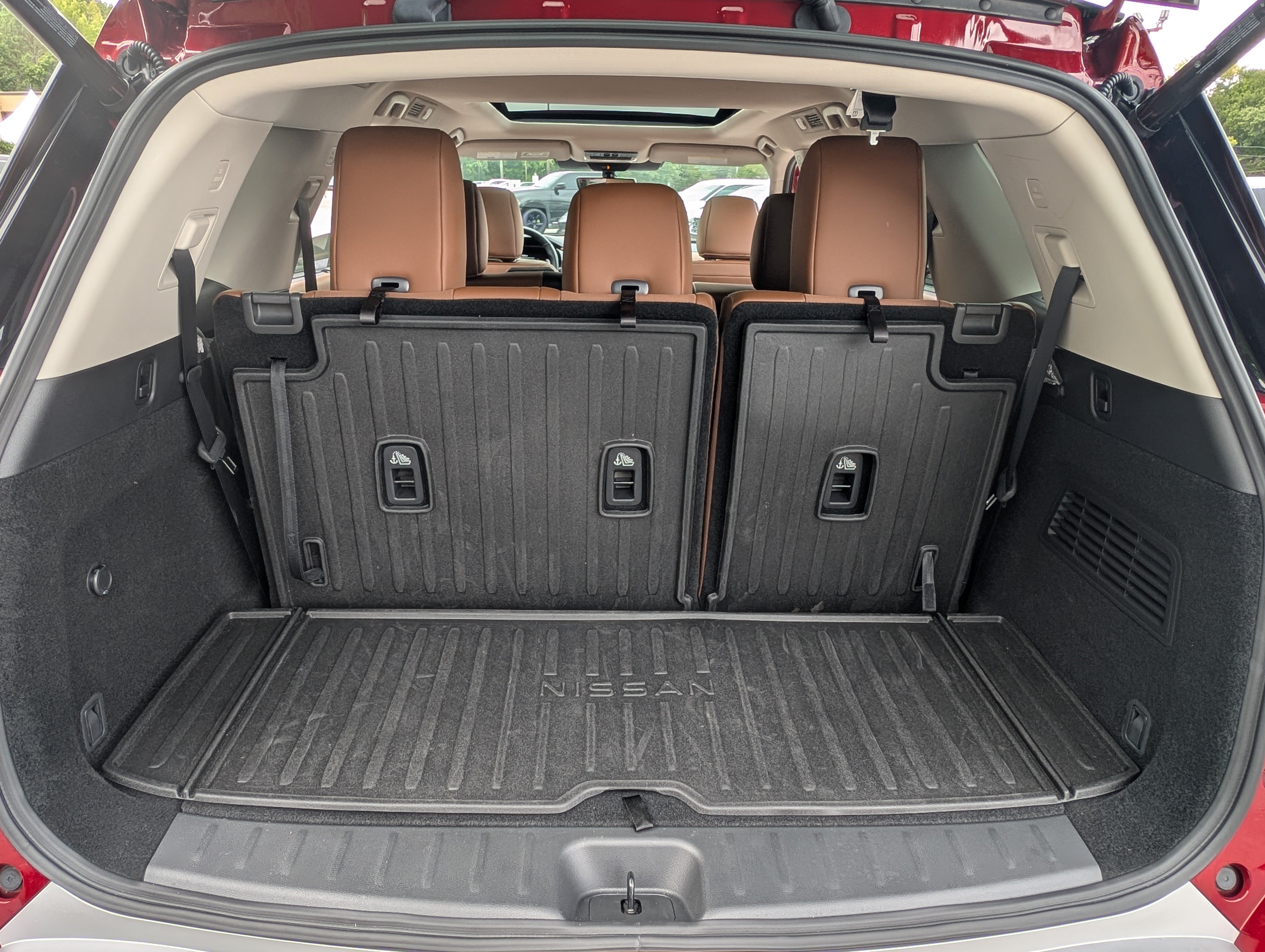 Used 2025 Nissan Pathfinder Platinum w/ Cargo Package FWD image 20