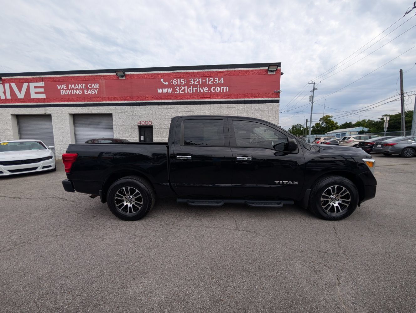 Used 2021 Nissan Titan SV w/ SV Convenience Package RWD image 5